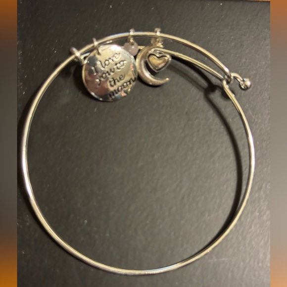 Avon I Love You to the Moon bracelet. New in box. - Picture 1 of 4